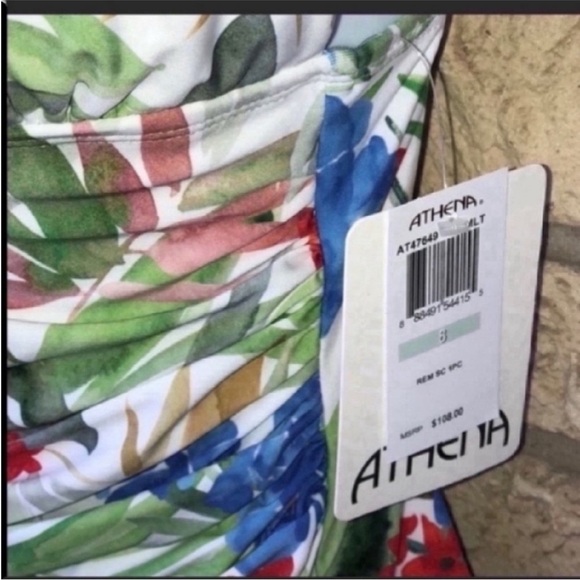 Athleta Over The Shoulder Surplice One Piece NWT
Size 8 - Picture 12 of 13